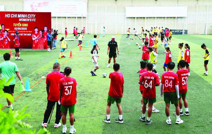 Bóng đá nữ Việt Nam cần một nền móng mới