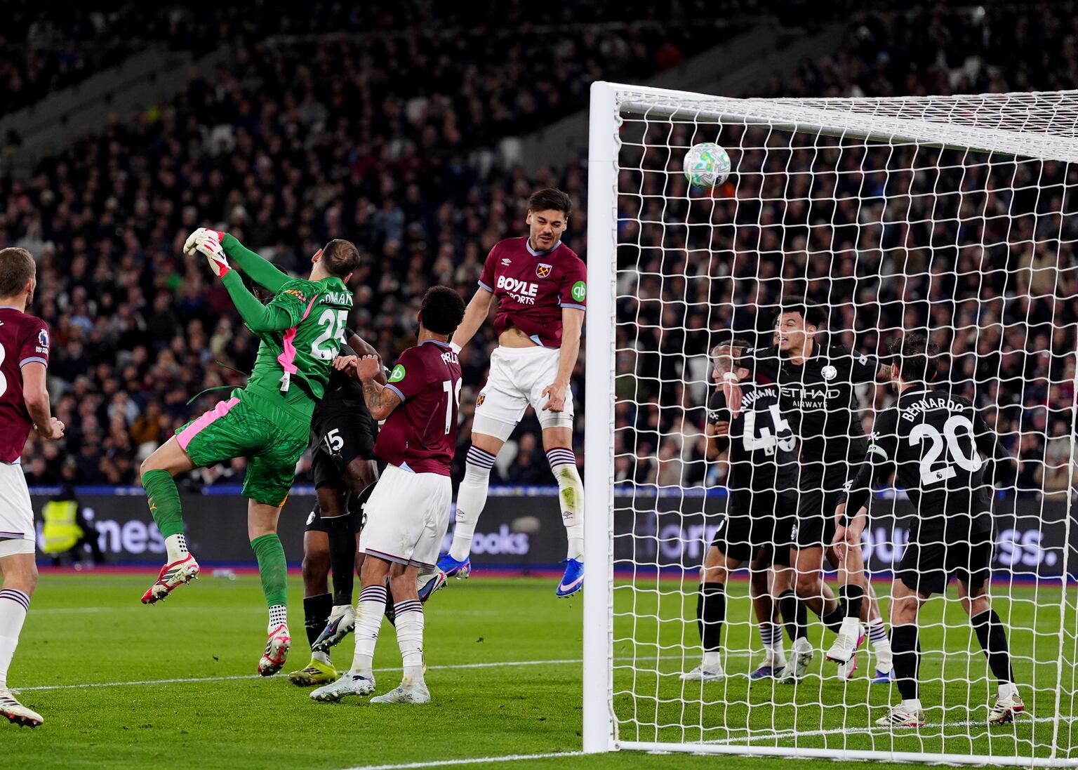 Man City watch Premier League title bid falter after being held by West Ham<br>