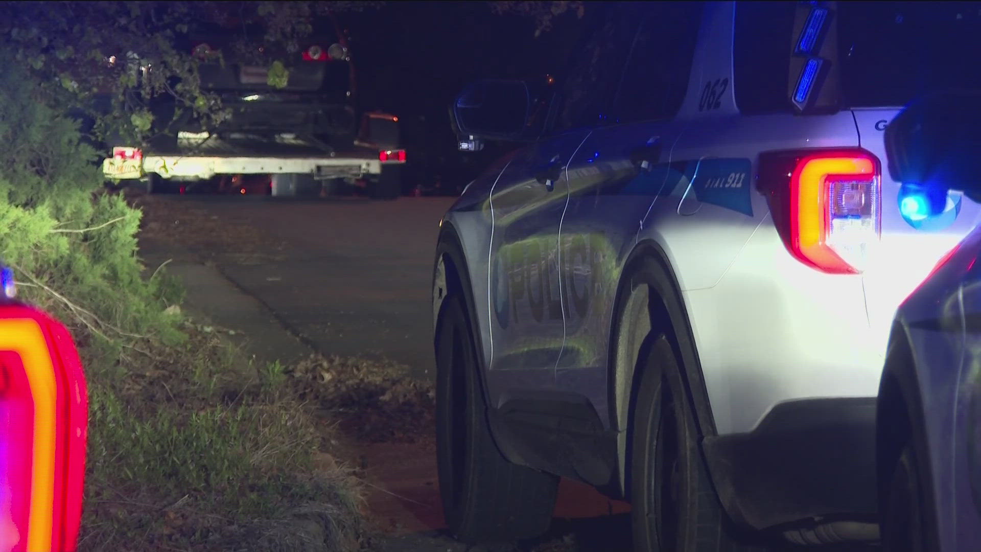 Police searching for suspect who shot man found dead after car crash in ...