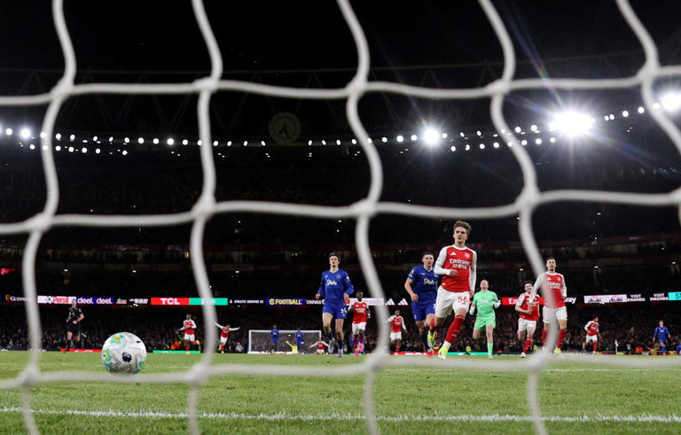 Arsenal gana en la agonía y da otro paso rumbo al título: así quedó la ...