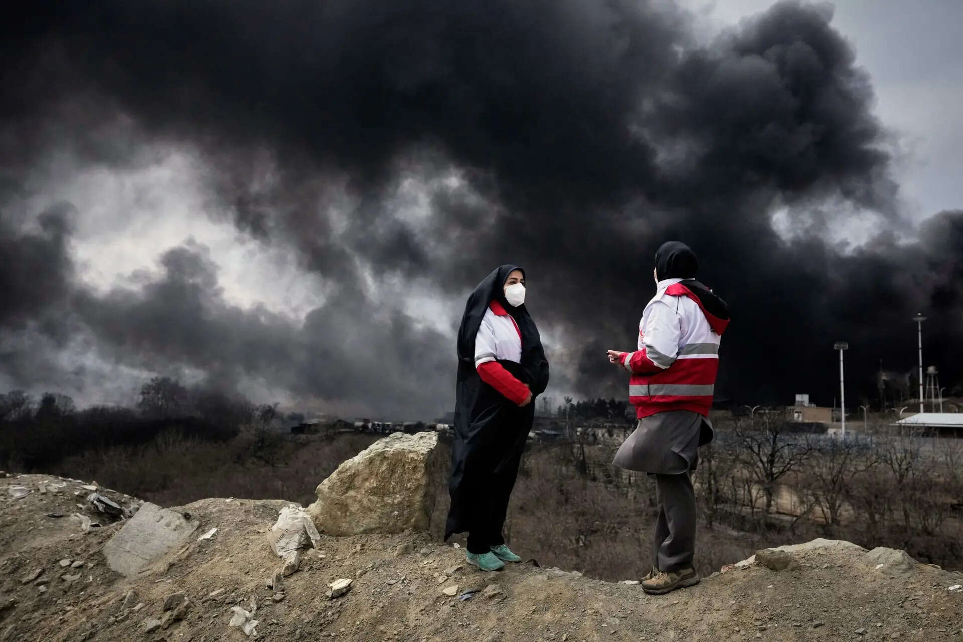 After attacks on Iran's oil facilities, toxic black rain endangers the ...