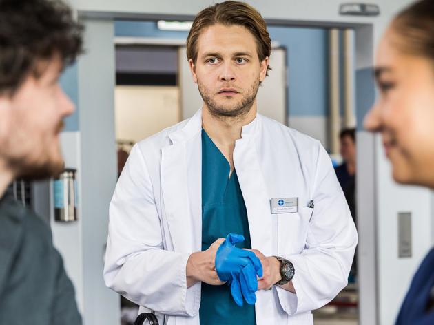 „Habe geheult“ – „In aller Freundschaft“-Star stand kurz vor dem Ende ...