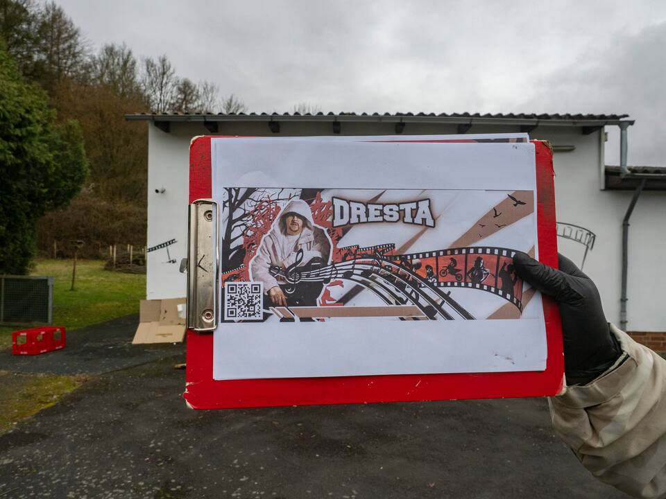 Verewigt, vergänglich: Göttinger Rapper sprayt XXL-Graffiti an der B27