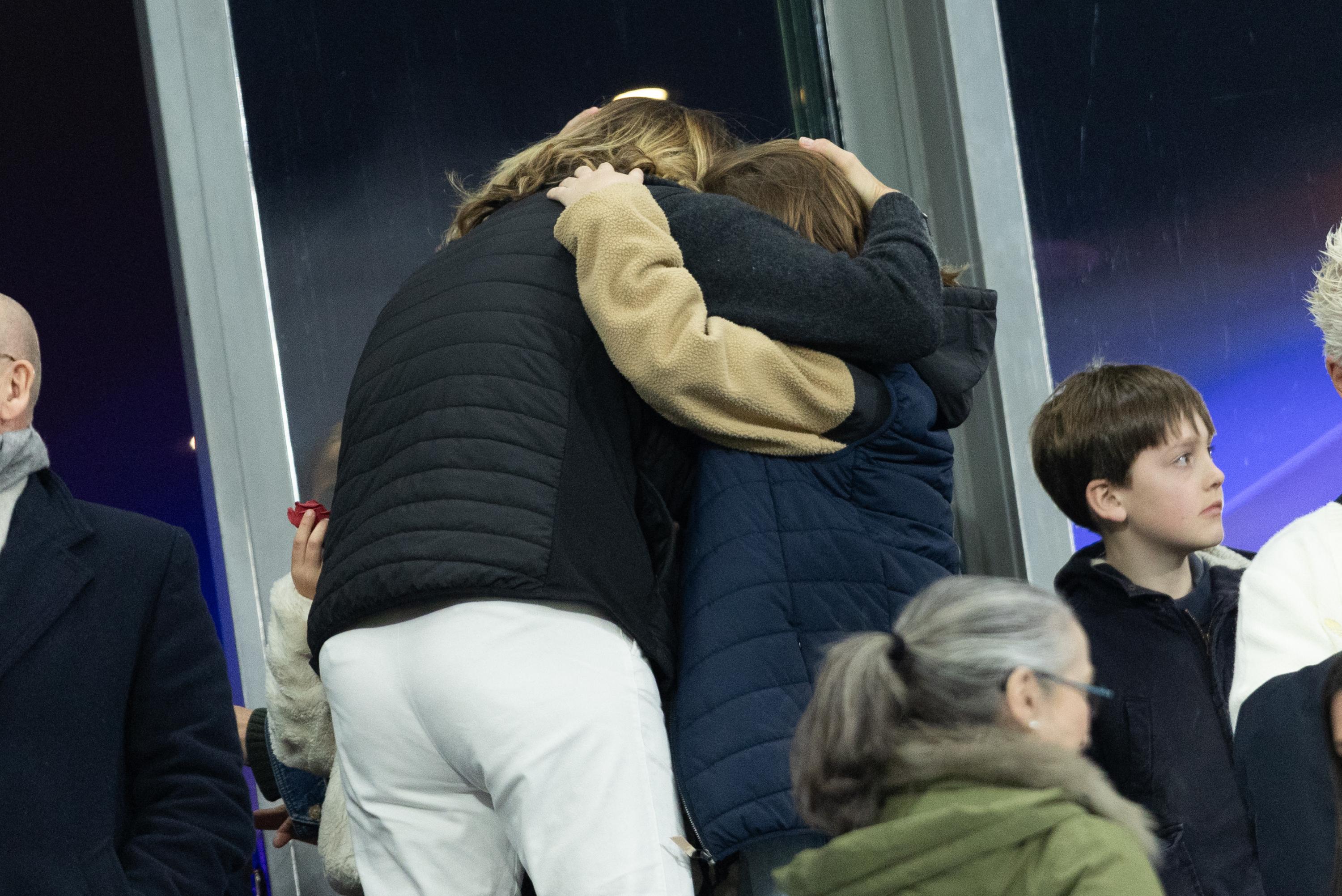 Amélie Mauresmo maman heureuse : un gros câlin avec son fils Aaron au ...