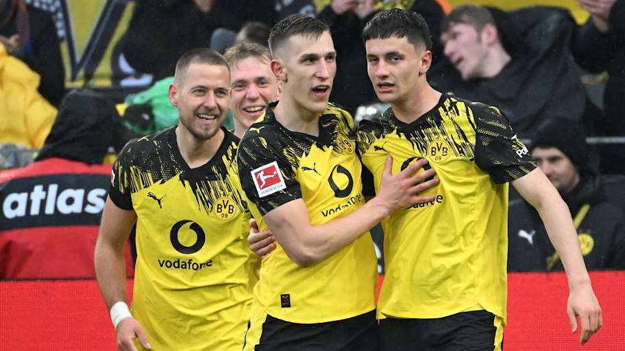 «No me lo podía creer» – El adolescente del Dortmund celebra su primer gol.