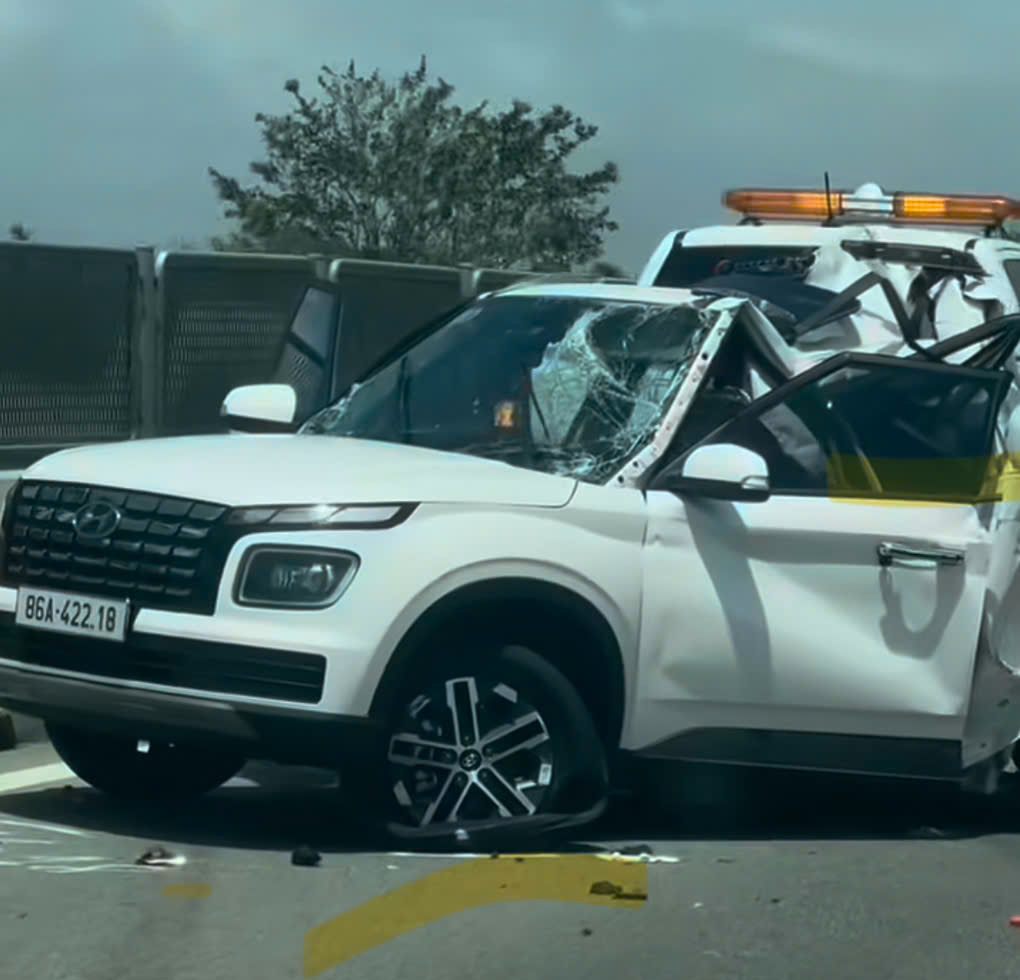 Ôtô tải tông xe con dừng trên cao tốc Cam Lâm – Vĩnh Hảo, 2 người tử vong