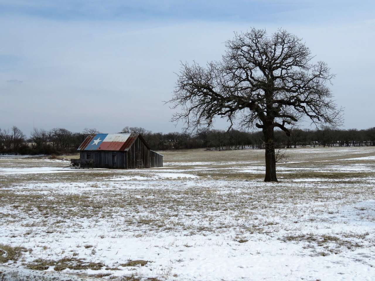 Strong cold front barreling toward Texas brings freezing temps, snow