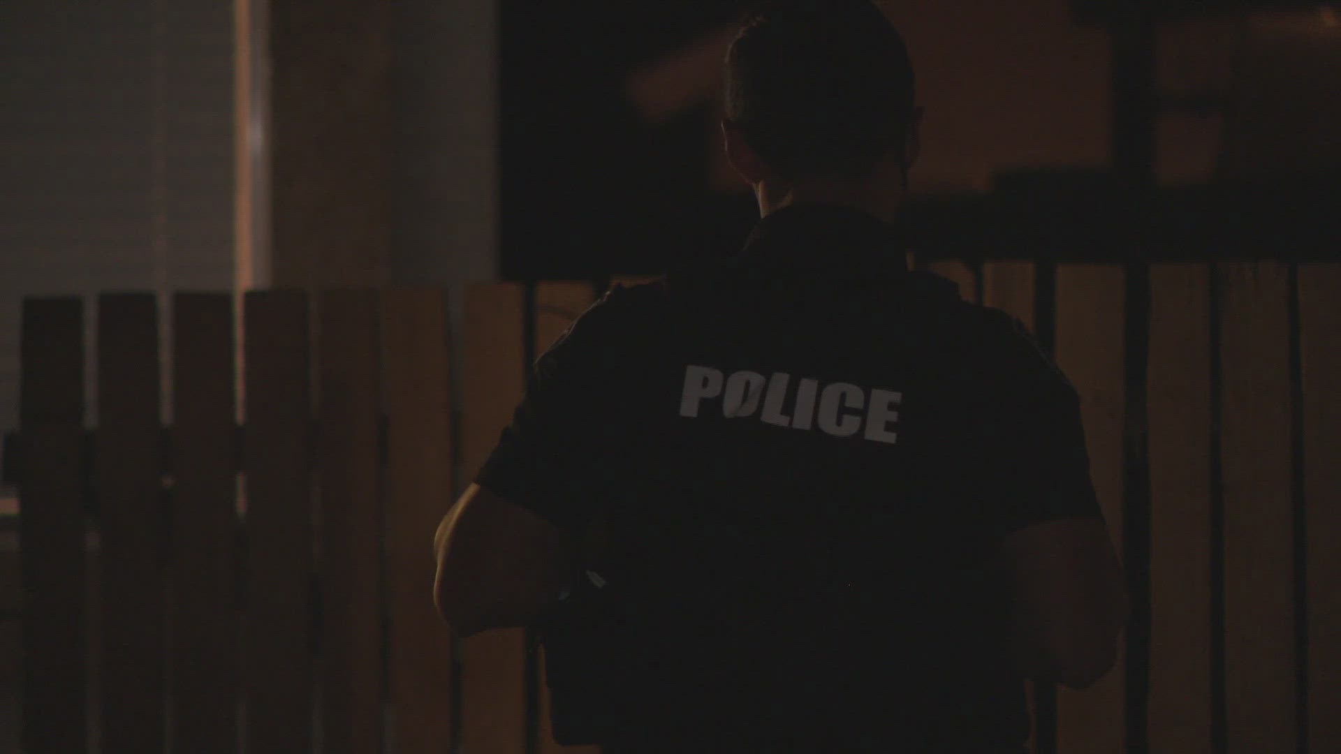 Man on the run after shooting wife during argument in Glendale, police say