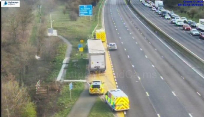 M1 motorway closed in both directions due to crash