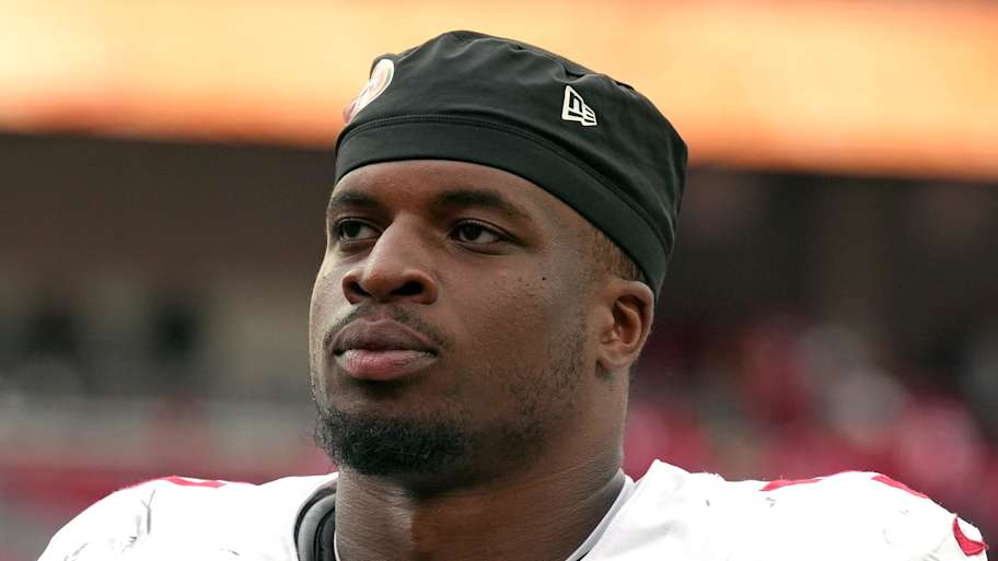 Dolphins sign former national champion pass rusher to bolster edge room