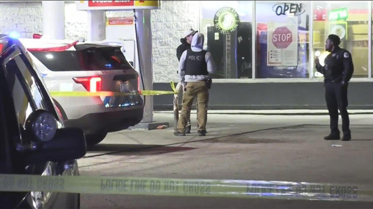 Chicago police sergeant shot, wounded while driving in Pullman neighborhood