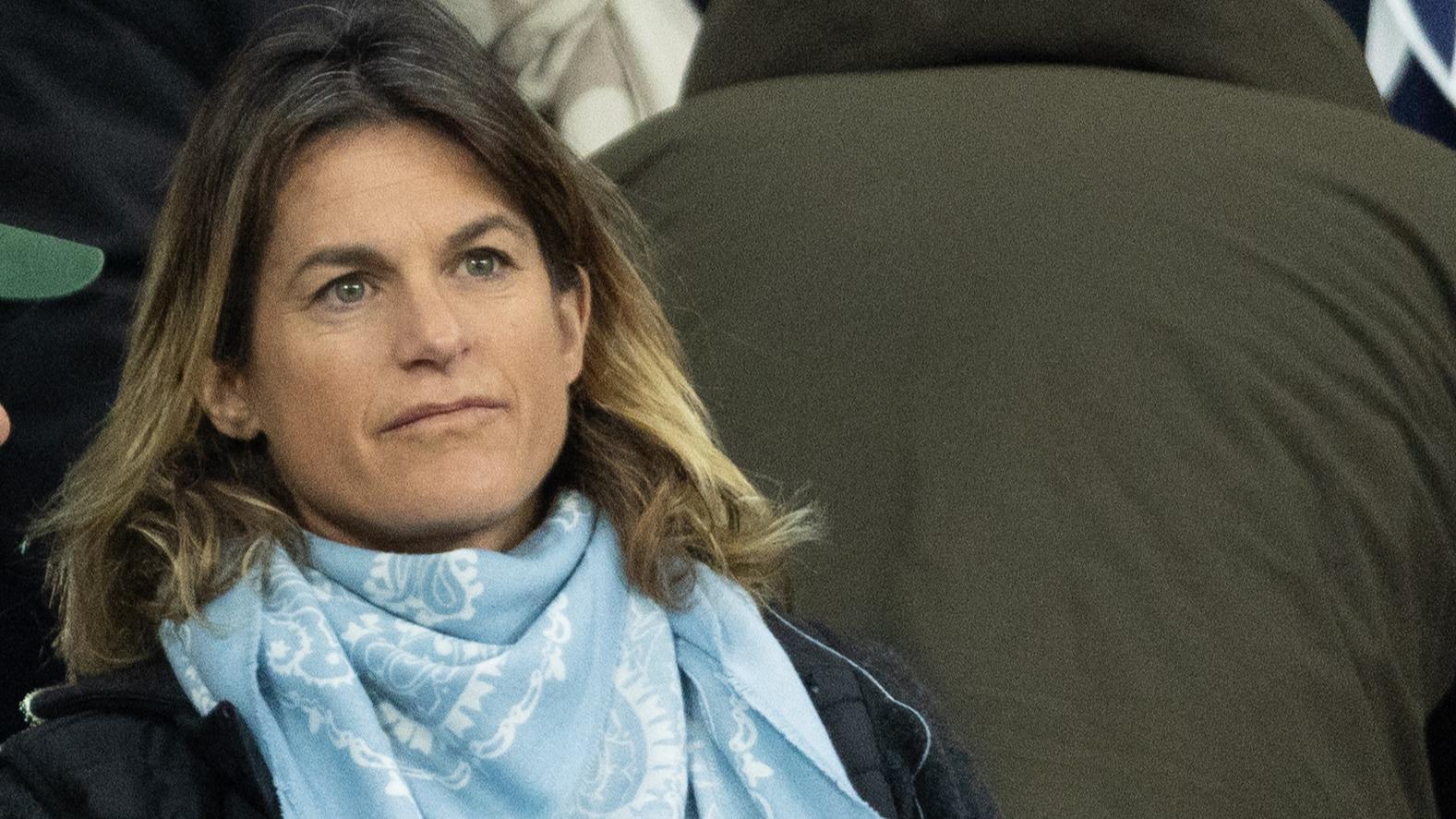 Amélie Mauresmo maman heureuse : un gros câlin avec son fils Aaron au ...