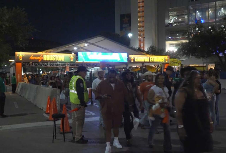 Rumors and a surging crowd shut Houston rodeo early Saturday night