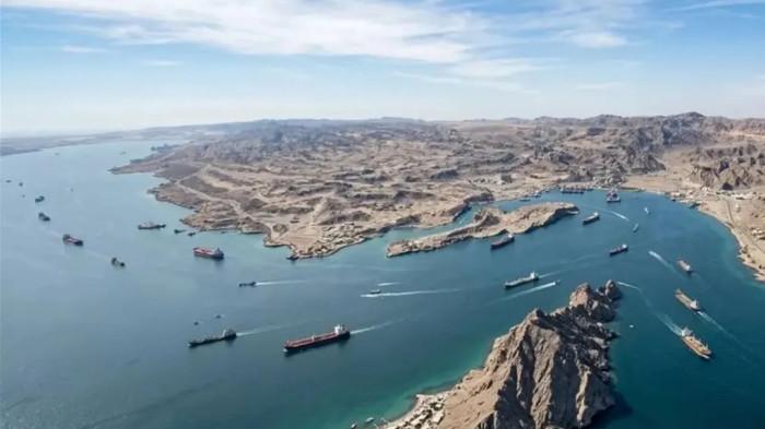 Kapal Perang AS Disamarkan Jadi Kapal Oman untuk Masuk Selat Hormuz, Dikunci Rudal Iran dan Diusir