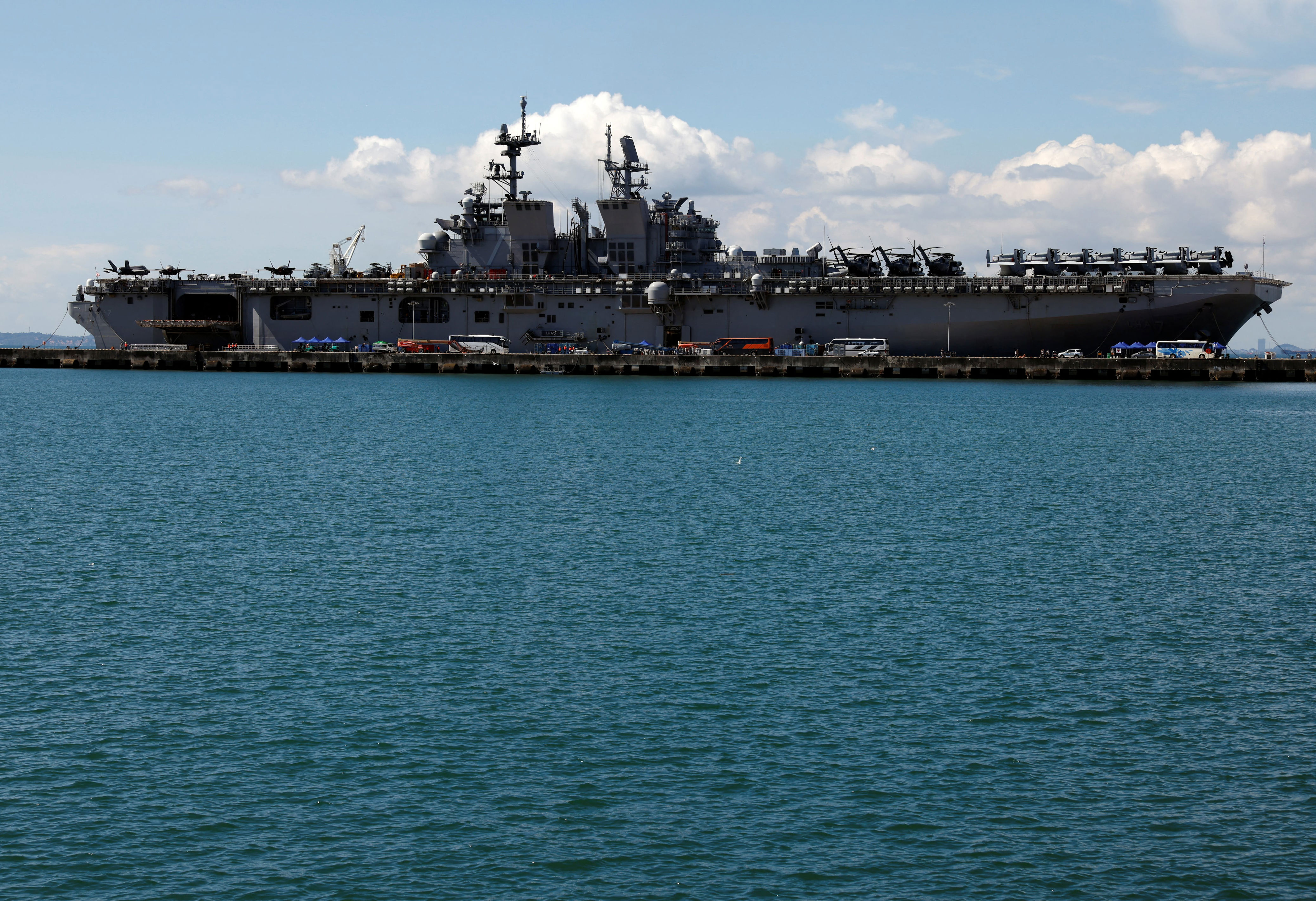 US deploys 2,500 marines, amphibious ships to Middle East