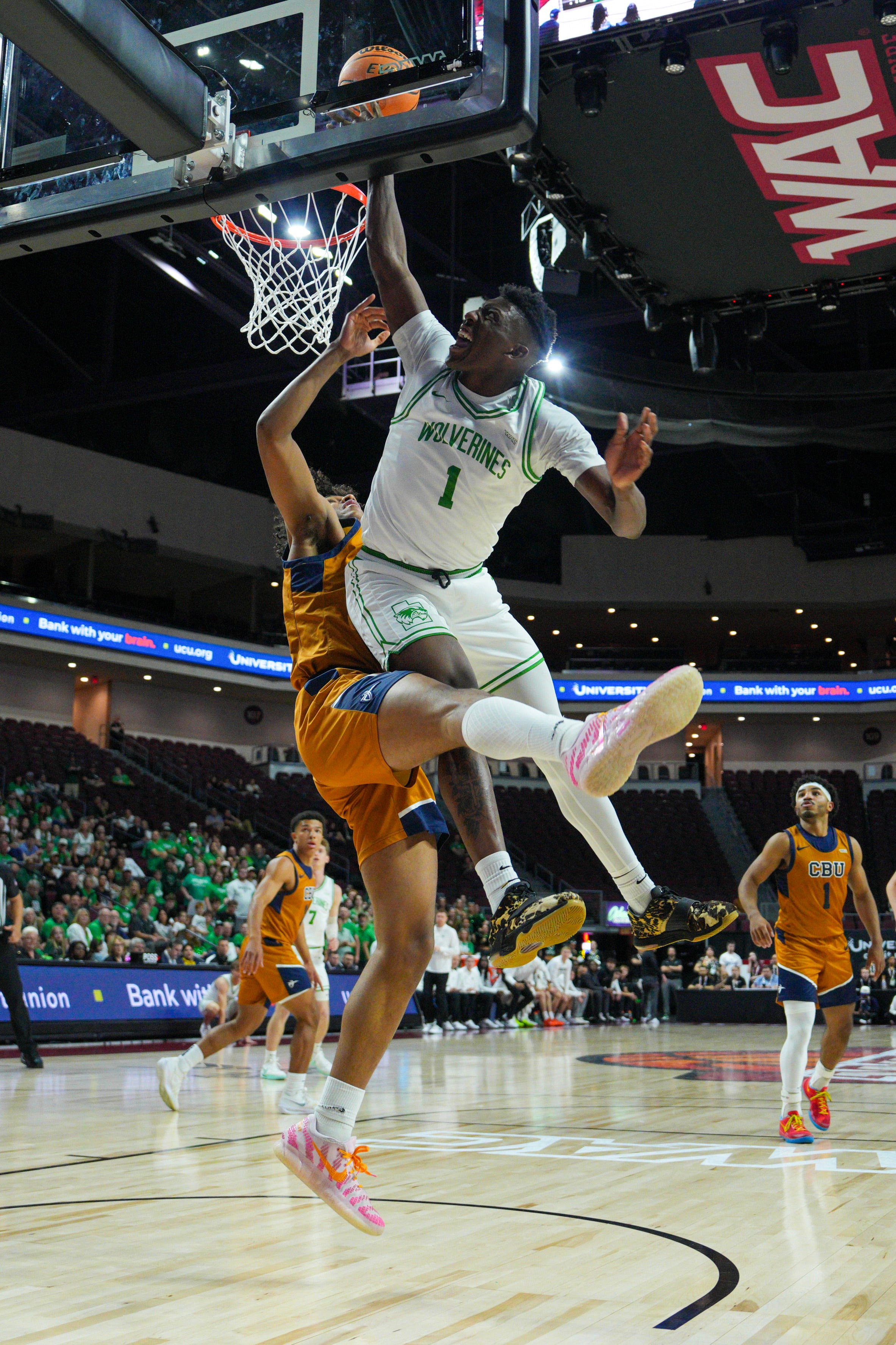 Utah Valley misses dunk that could have clinched NCAA Tournament berth<br><br>