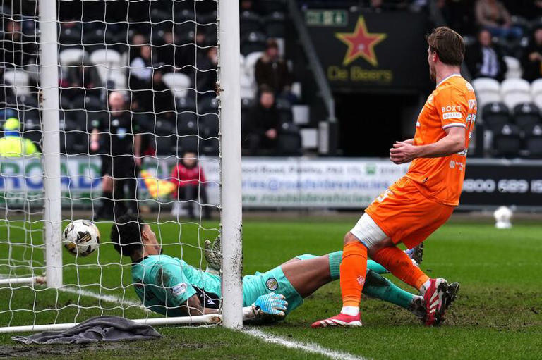 Rangers stutter to narrow win over St Mirren