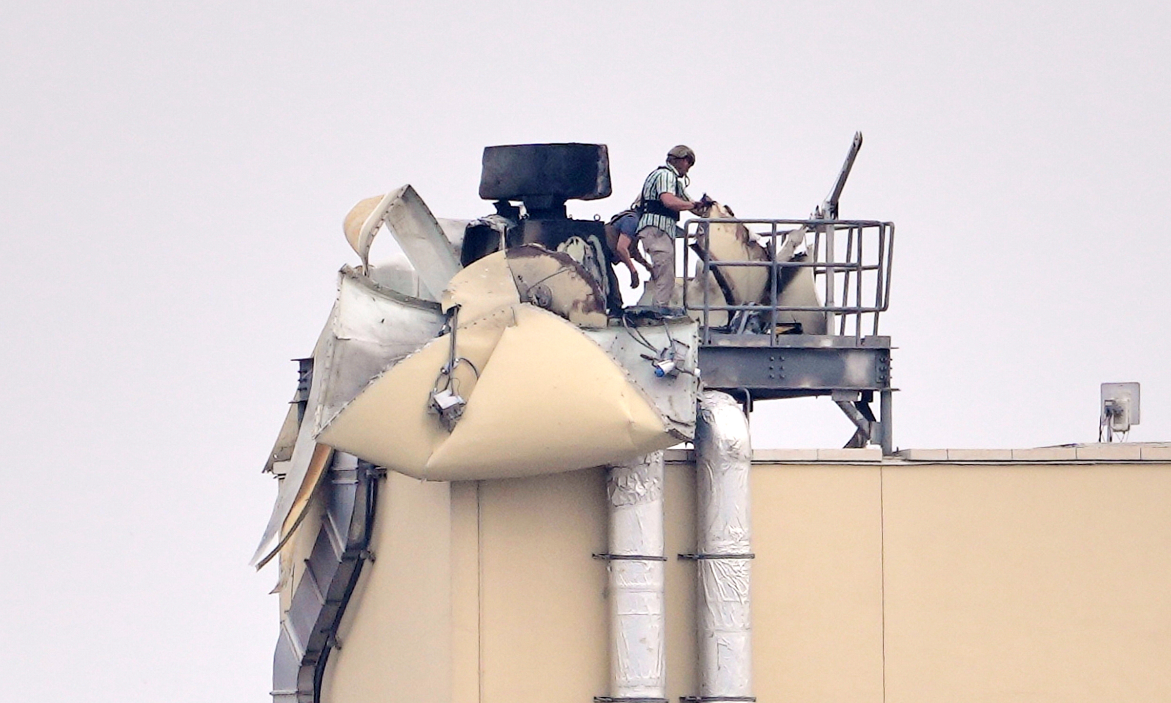 Radar chống UAV ở đại sứ quán Mỹ cháy đen sau đòn tập kích của drone