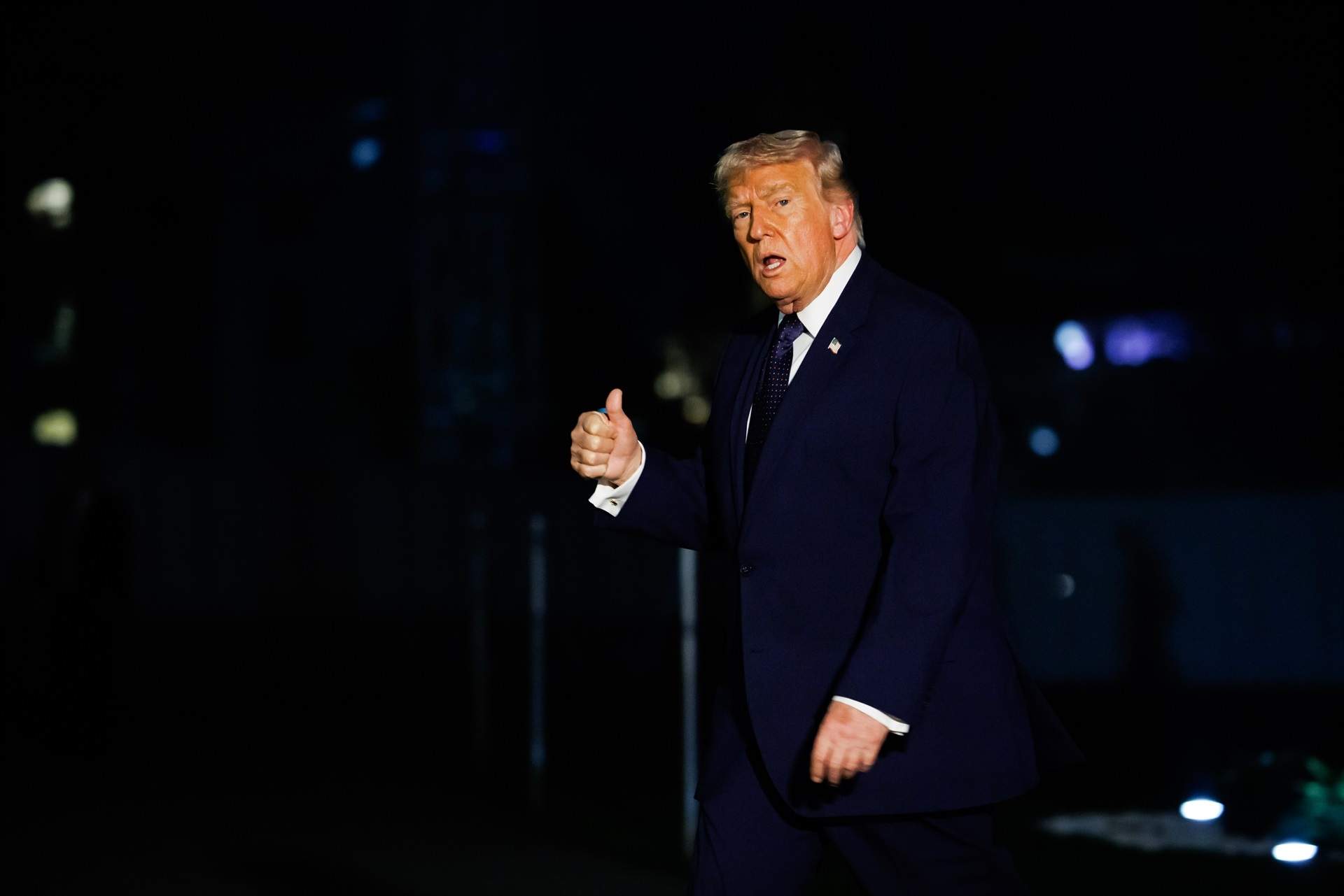 Trump considera dar por terminada la guerra mientras envía miles de ...