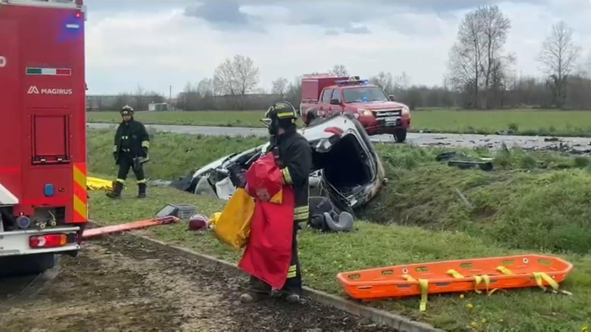 Scontro tra quattro auto nel Bergamasco: due morti e diversi feriti ...