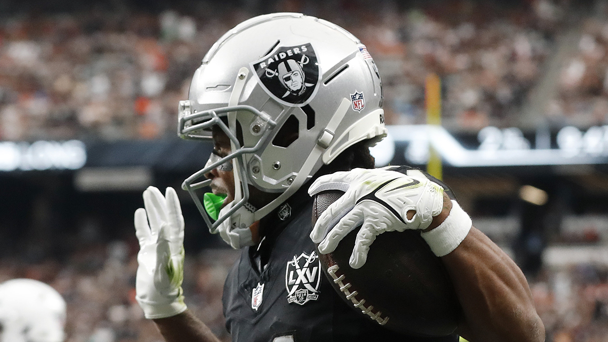 NFL legend projects Raiders to cut ties with leading receiver from 2025<br><br>
