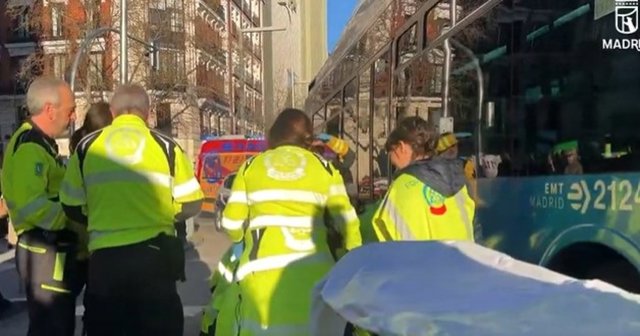 Grave una mujer de 81 años tras ser atropellada por un autobús urbano ...