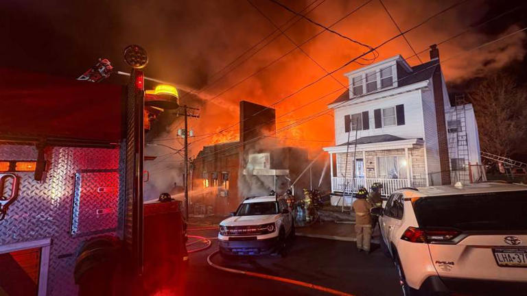 Video: Firefighters battle intense Mount Carmel fire