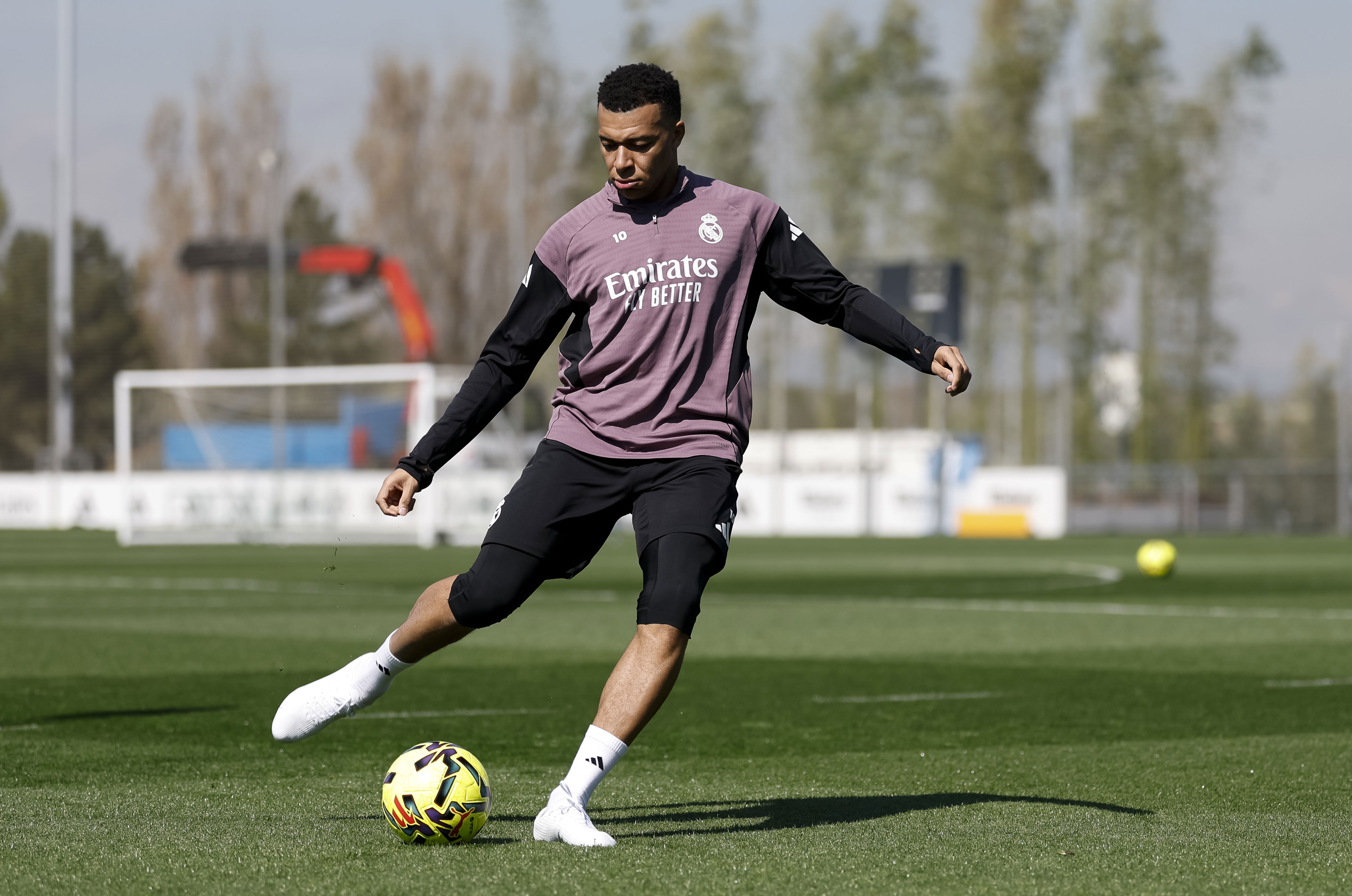 Real Madrid begin preparations for Manchester City clash as Mbappé trains with squad<br><br>