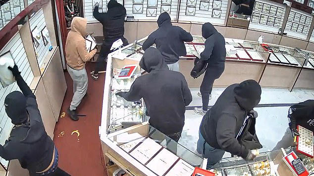 Moment huge masked mob steals £1.2million of jewellery in just 70 ...