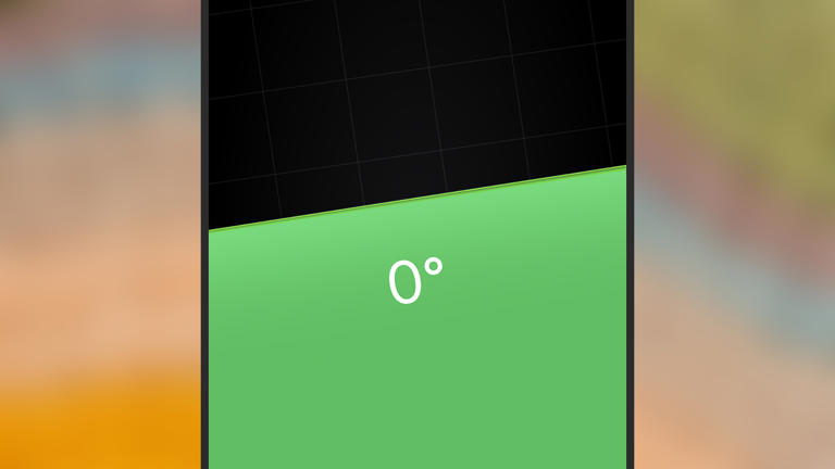 Measure angles with the spirit level. Screenshot: Apple
