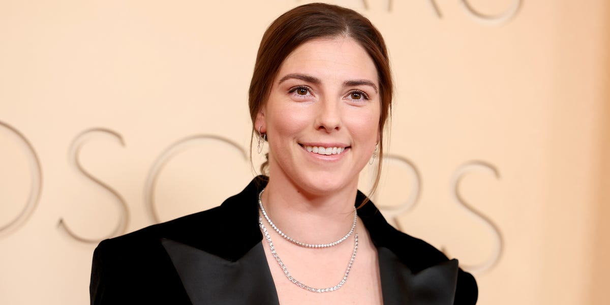 Hilary Knight wore a black velvet suit by Christian Siriano on the ...
