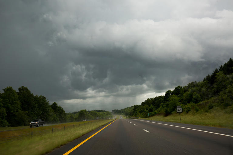 Severe thunderstorm warning: Tornadoes, 70 mph winds & 1.5-inch hail to ...