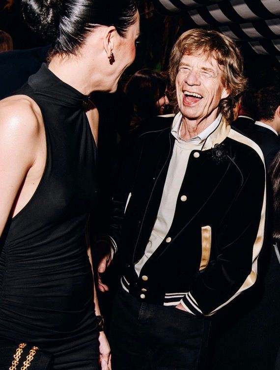 Bardem charla con Al Pacino, los Bezos miran a Mick Jagger y todos ...