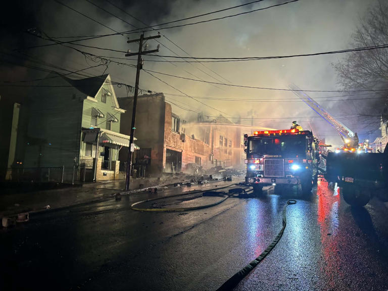 Video: Firefighters battle intense Mount Carmel fire