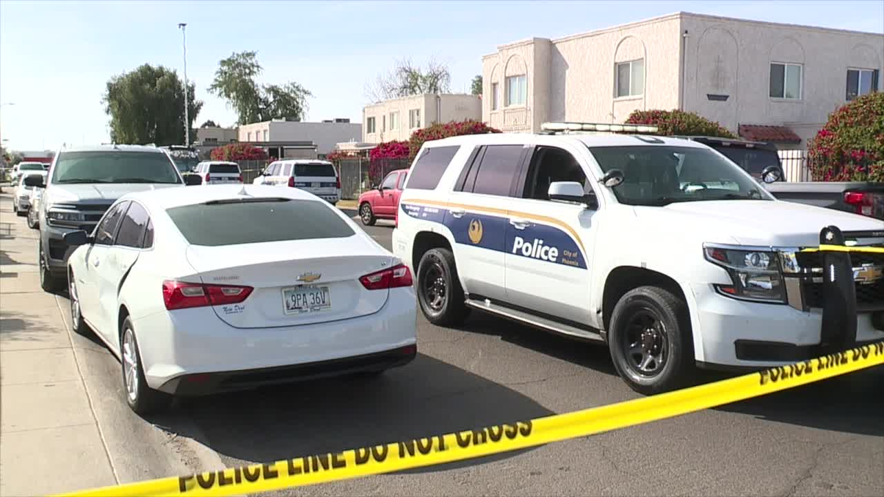 Man killed after barricade standoff with police at apartment complex in ...