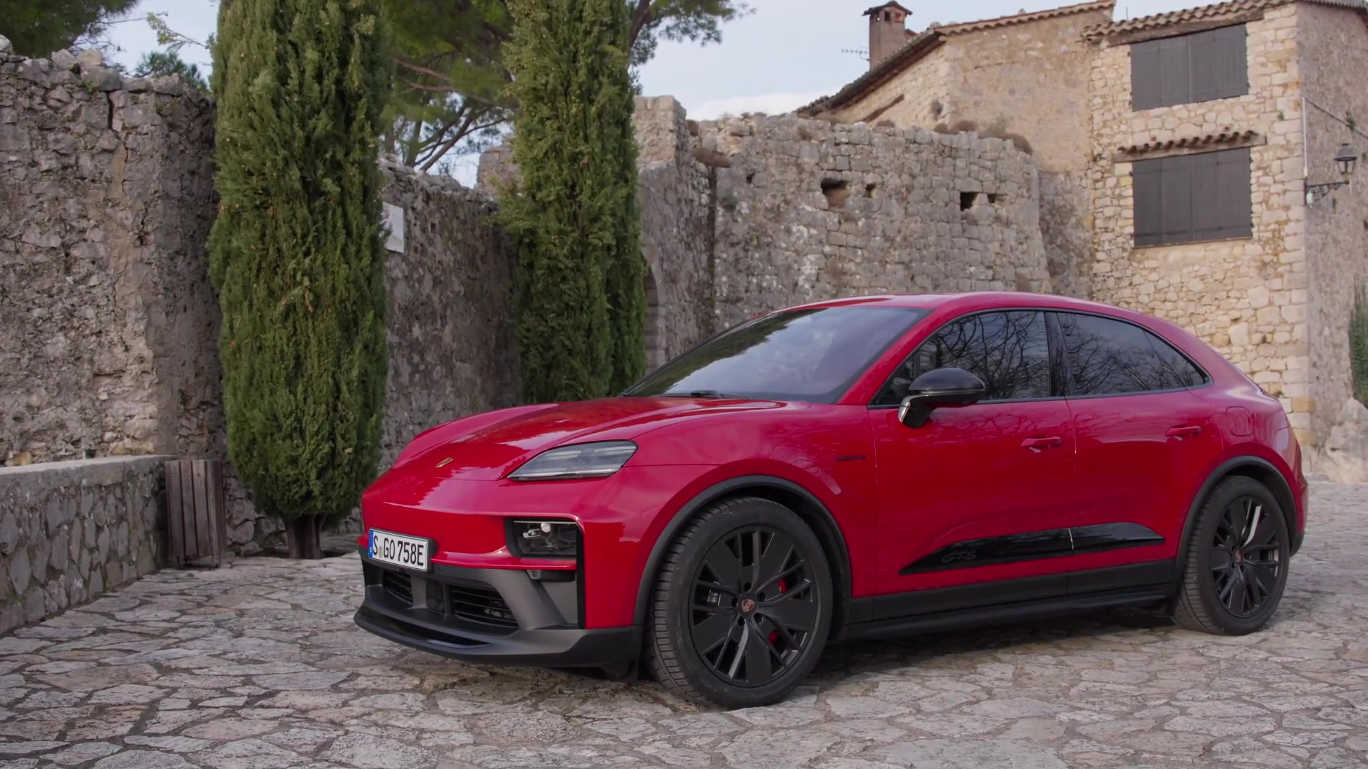 The new Porsche Macan GTS exterior design in Carmine Red