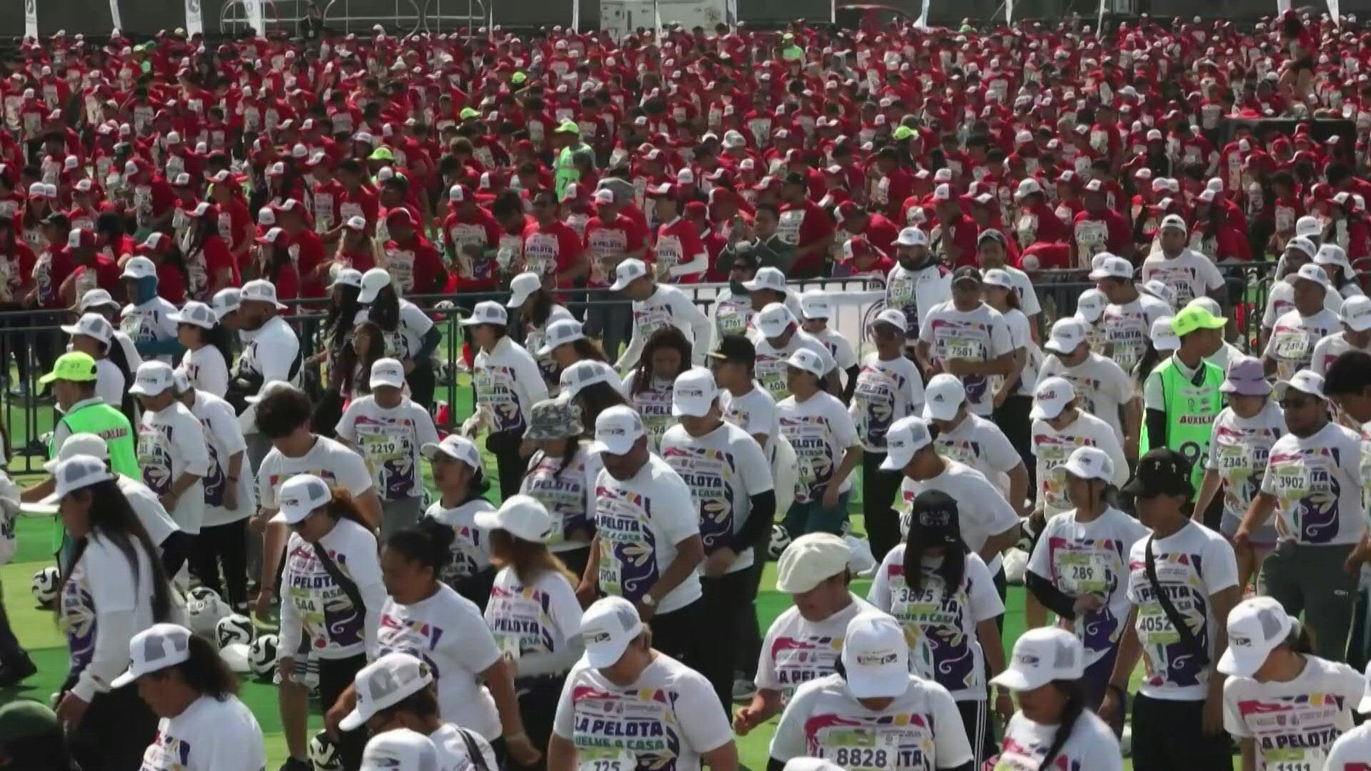 Mexico sets Guinness World Record for world's largest soccer class