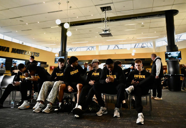 Photo gallery: Iowa men and women celebrate Selection Sunday