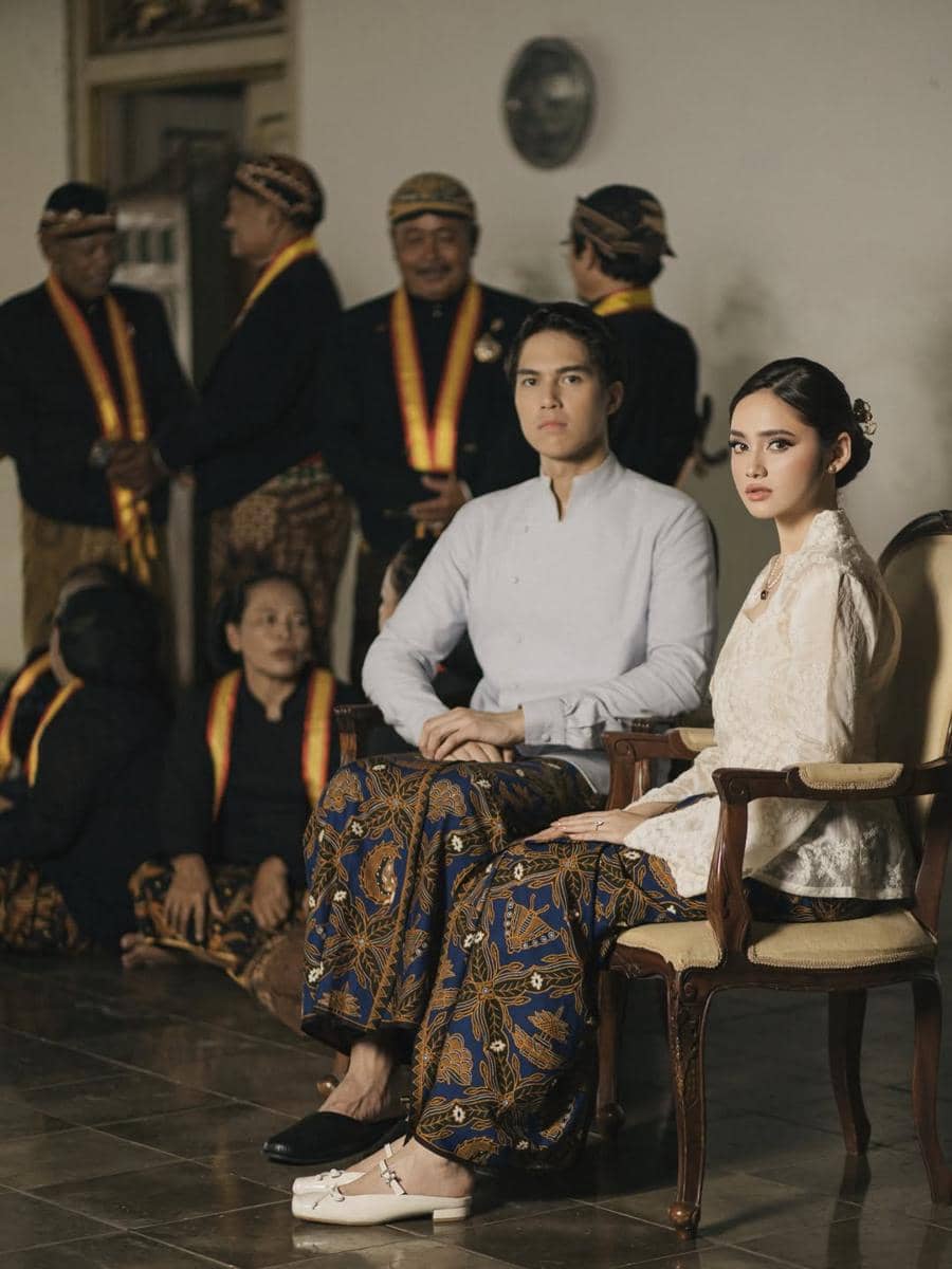 10 potret pre-wedding El Rumi & Syifa Hadju tema Jawa, bak bangsawan!