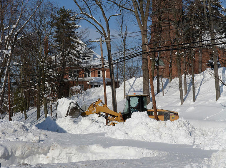 Wisconsin hit with blizzard emergency, 19.3 inches of snow