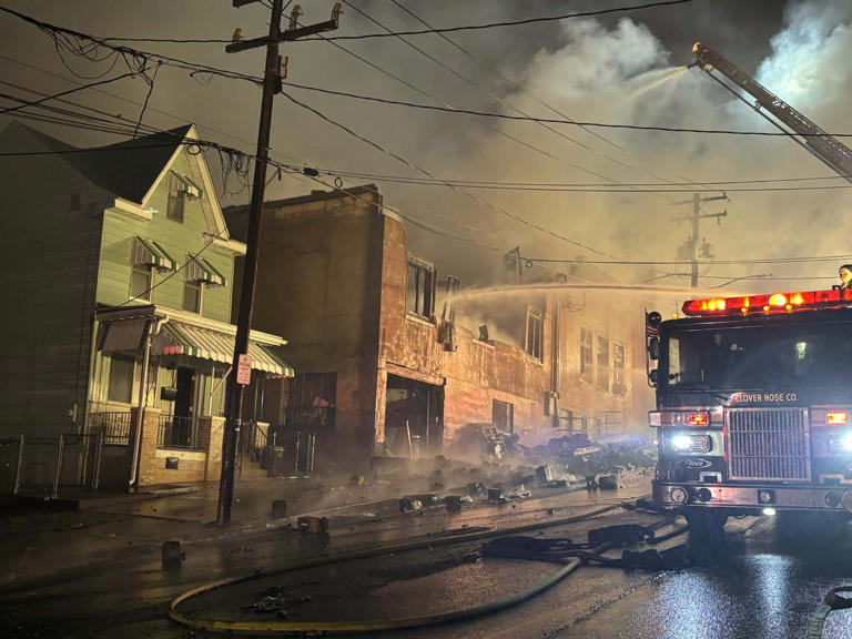 Video: Firefighters battle intense Mount Carmel fire