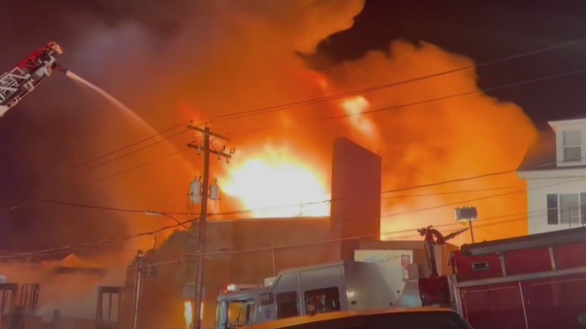 Video: Firefighters battle intense Mount Carmel fire | 28/22 News