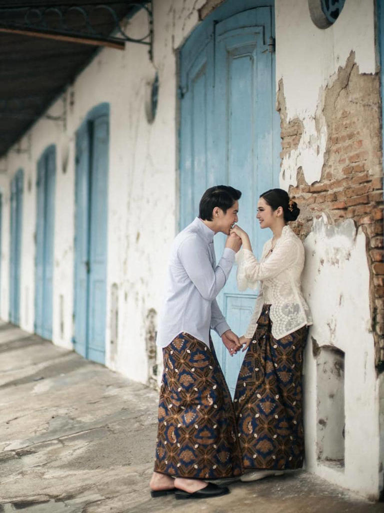 10 potret pre-wedding El Rumi & Syifa Hadju tema Jawa, bak bangsawan!