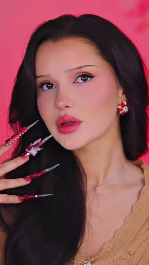 Makeup tips color correction using green powder and blush
