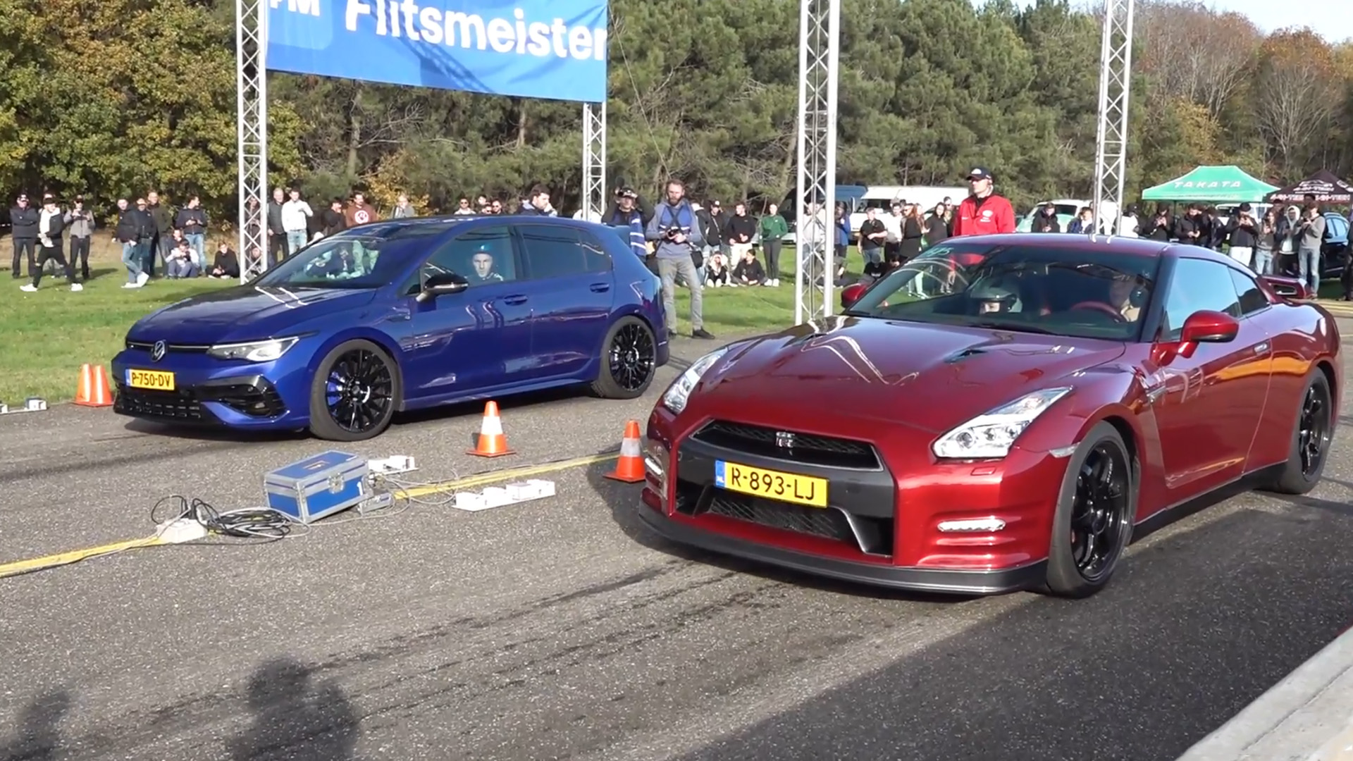 Volkswagen Golf R affronte Nissan GT-R R35 en course de dragster