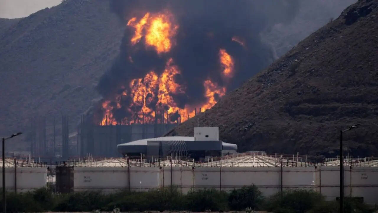 Fujairah port halts oil operations after airstrike triggers fire at UAE ...