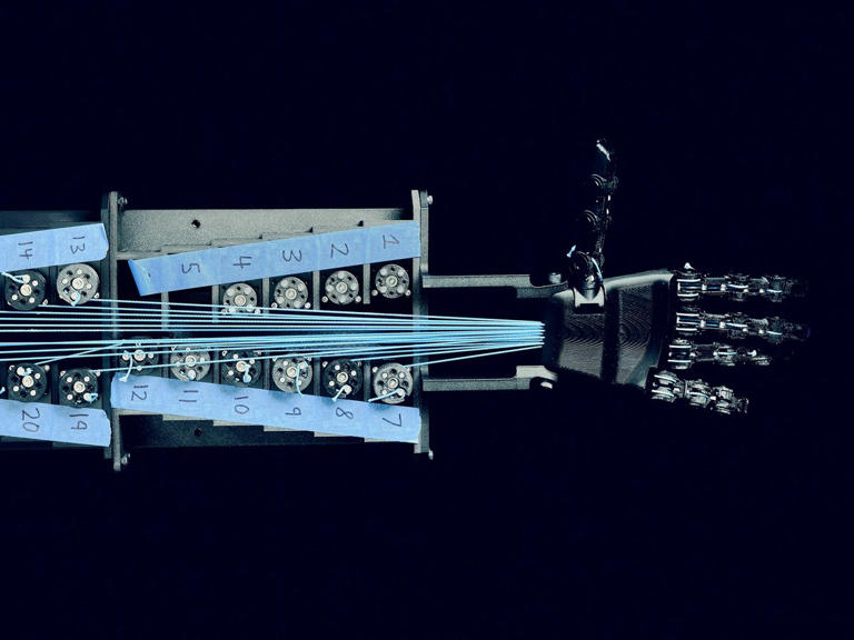 Le Phantom MK-I est un enchevêtrement de moteurs et de câbles... pratique dans un environnement contrôlé comme une usine, moins sur un champs de bataille© Foundation