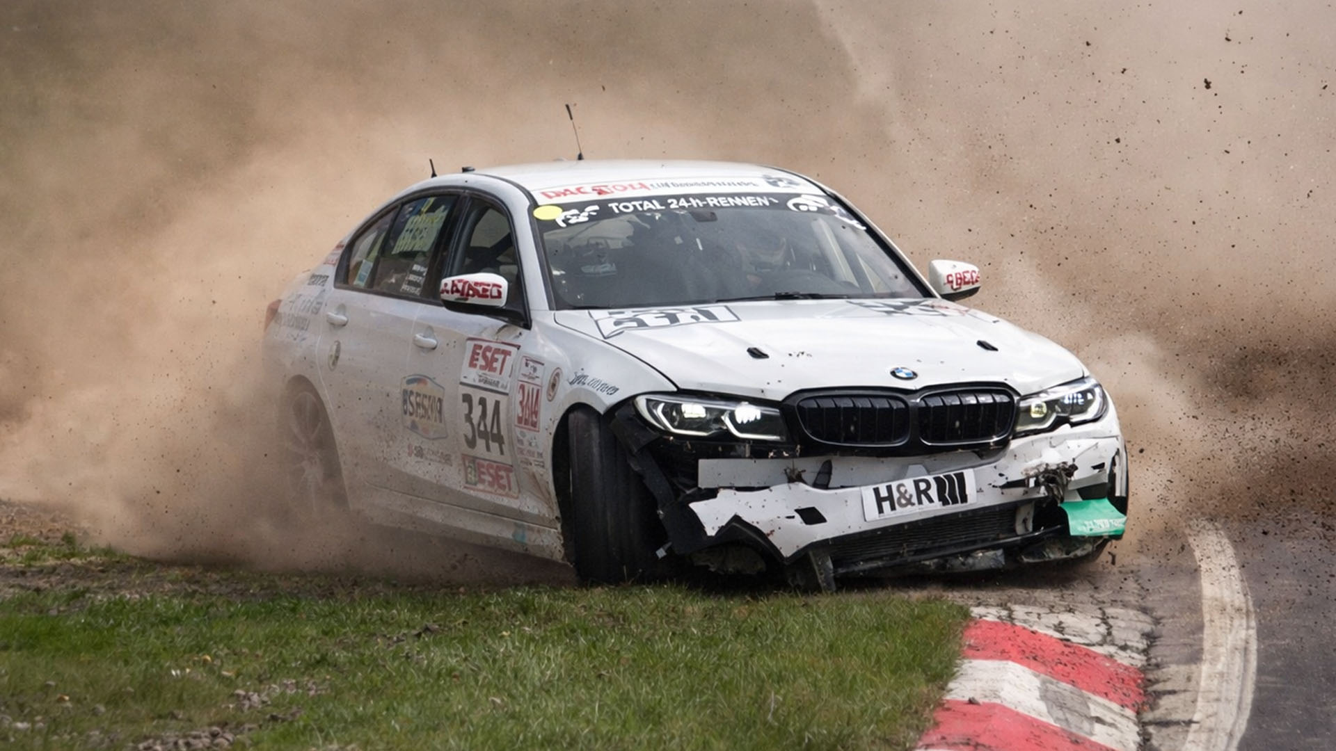 Racing pressure leads to Nürburgring barrier hit
