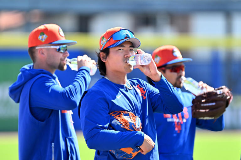 Mets trim spring roster, send 10 to minor league camp