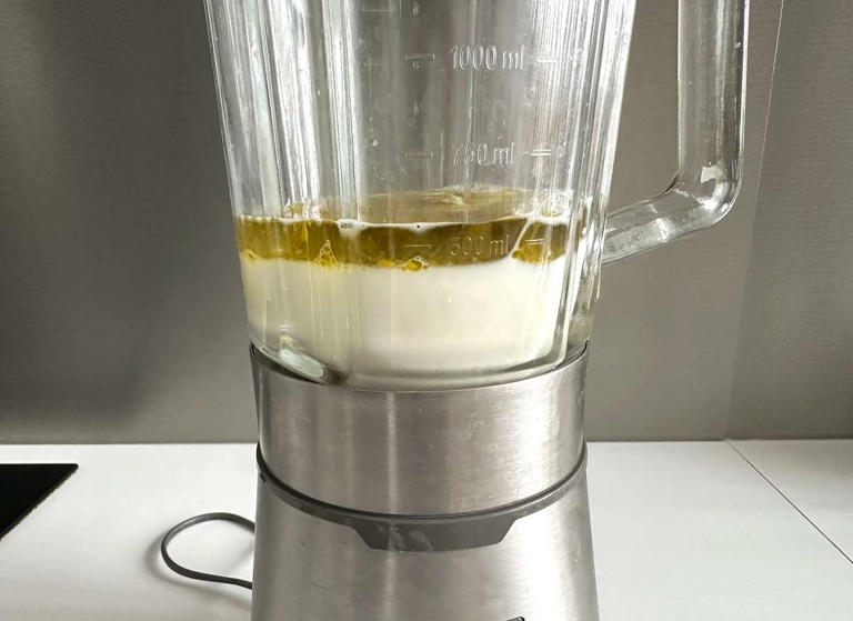 Passo 2 - Massa para torta salgada de liquidificador: Fácil e fofinha